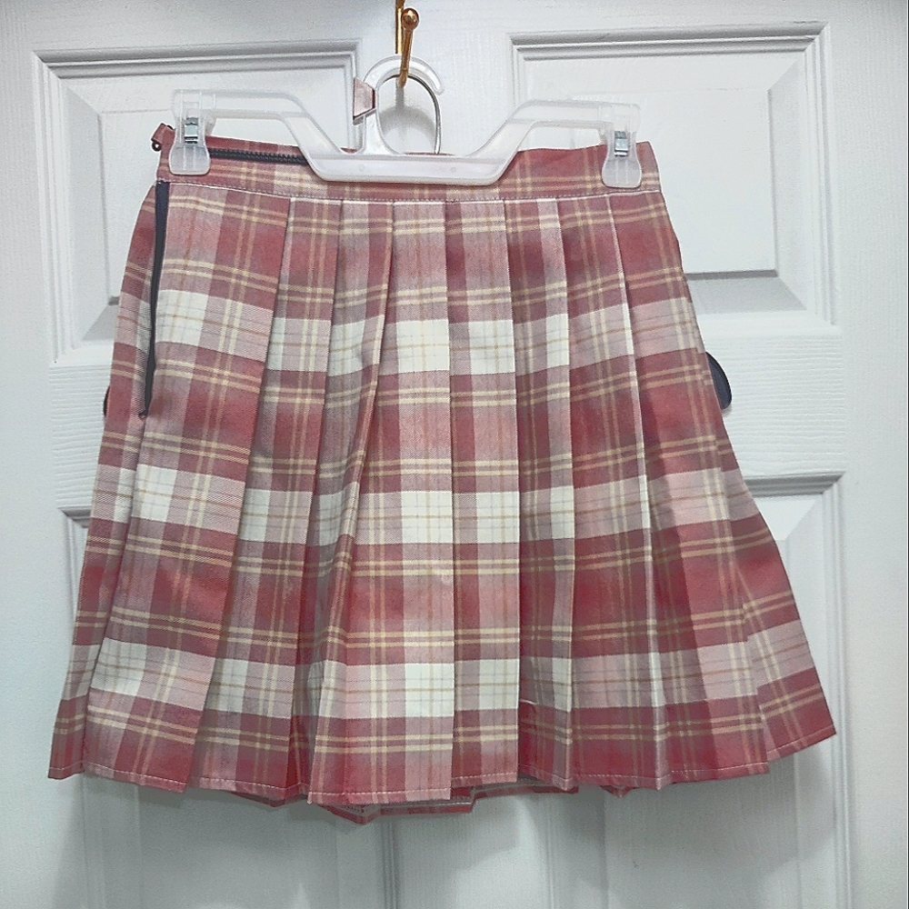 Plaid pleated pink skirt